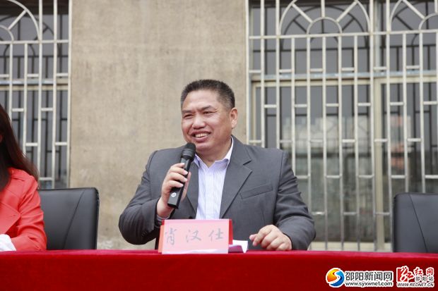 湖南师大公共管理学院心理学教授肖汉仕教授做专题讲座。